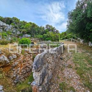 Građevinsko zemljište s objektom u prvom redu do mora, Zastražišće, Hvar