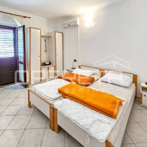 Građevinsko zemljište s objektom u prvom redu do mora, Zastražišće, Hvar