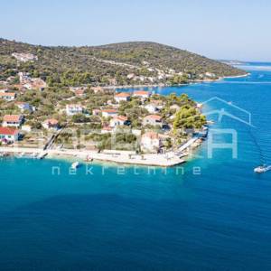 Građevinsko zemljište s pogledom na more, Drvenik Veliki kod Trogira
