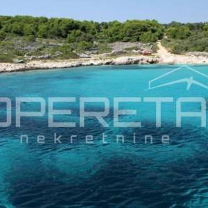 Građevinsko zemljište s pogledom na more, Drvenik Veliki kod Trogira