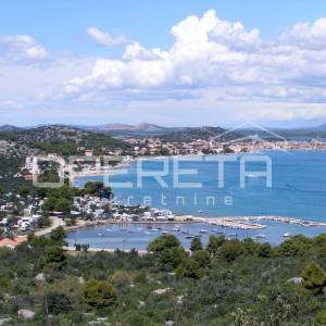 Građevinsko zemljište s pogledom na more – Betina, 150 m od obale!