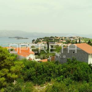 Građevinsko zemljište u Lumbardi s pogledom na more i blizinom plaža