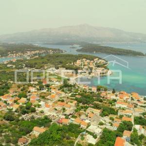 Građevinsko zemljište u Lumbardi s pogledom na more i blizinom plaža