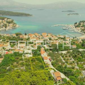 Građevinsko zemljište u Lumbardi s pogledom na more i blizinom plaža
