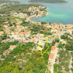 Građevinsko zemljište u Lumbardi s pogledom na more i blizinom plaža