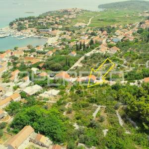 Građevinsko zemljište u Lumbardi s pogledom na more i blizinom plaža