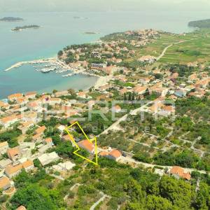 Građevinsko zemljište u Lumbardi s pogledom na more i blizinom plaža