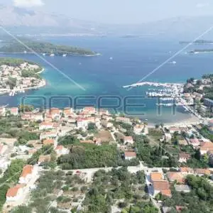 Građevinsko Zemljište u Lumbardi – Savršena Lokacija za Vaš Novi Dom ili Investi
