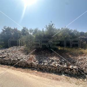 Građevinsko Zemljište u Lumbardi – Savršena Lokacija za Vaš Novi Dom ili Investi