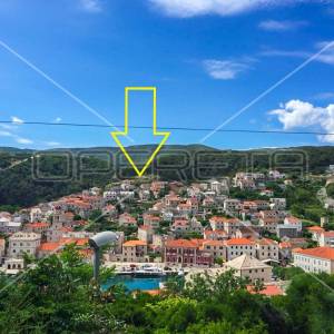 Građevinsko zemljište u Pučišćima na Braču, blizu centra i s pogledom na more