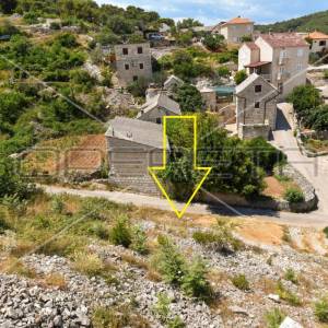 Građevinsko zemljište u Pučišćima na Braču, blizu centra i s pogledom na more