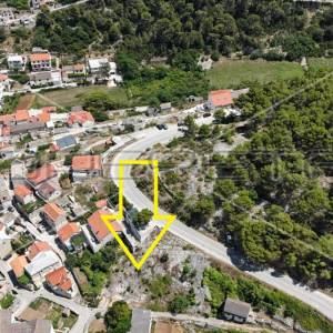 Građevinsko zemljište u Pučišćima na Braču, blizu centra i s pogledom na more