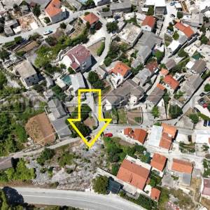 Građevinsko zemljište u Pučišćima na Braču, blizu centra i s pogledom na more