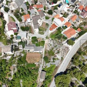Građevinsko zemljište u Pučišćima na Braču, blizu centra i s pogledom na more