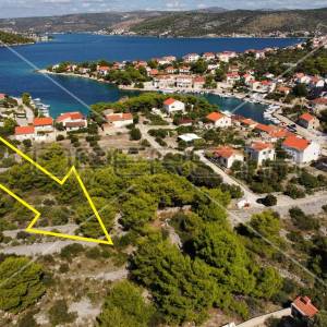 Građevinsko zemljište u Ražnju, 130 m od mora