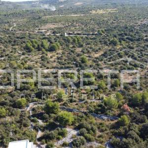 Građevinsko zemljište u Rogoznici – 1586 m², samo 250 m od mora