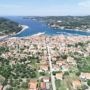 Građevinsko zemljište,791 m², s građevinskom dozvolom na mirnoj lokaciji u Veloj