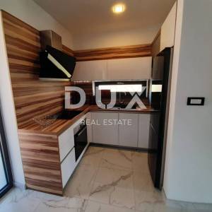 Grižane - Dvije moderne dvojne kuće s dva bazenom