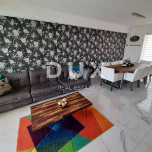 Grižane - Dvije moderne dvojne kuće s dva bazenom