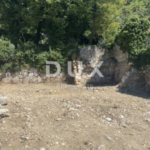 GRIŽANE- teren sa starinom 