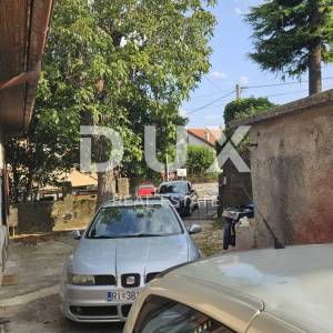 GROBNIK, ČAVLE - kuća u centru mjesta s velikim potencijalom