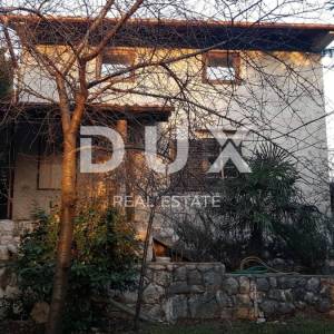 GROBNIK, ČAVLE - Samostojeća kuća sa 4 stana,Gostinjska kuća,velika okućnica sa bazenom