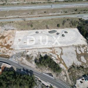 GROBNIK, ČAVLE, SOBOLI- građevinsko zemljište 40000m2 u komercijalnoj zoni za halu- poslovni prostor (namjena: trgovačka, zanat...