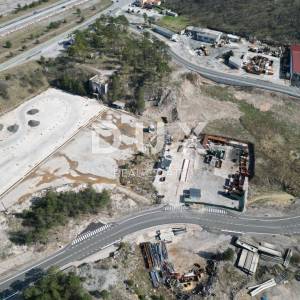 GROBNIK, ČAVLE, SOBOLI- građevinsko zemljište 40000m2 u komercijalnoj zoni za halu- poslovni prostor (namjena: trgovačka, zanat...