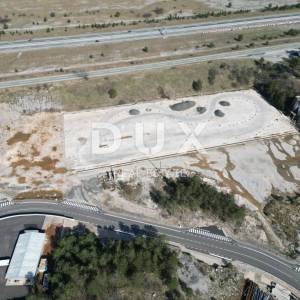 GROBNIK, ČAVLE, SOBOLI- građevinsko zemljište 40000m2 u komercijalnoj zoni za halu- poslovni prostor (namjena: trgovačka, zanat...