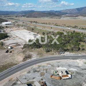 GROBNIK, ČAVLE, SOBOLI- građevinsko zemljište 40000m2 u komercijalnoj zoni za halu- poslovni prostor (namjena: trgovačka, zanat...