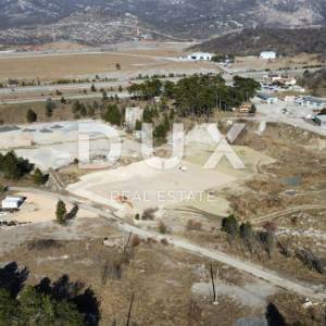 GROBNIK, ČAVLE, SOBOLI- građevinsko zemljište 40000m2 u komercijalnoj zoni za halu- poslovni prostor (namjena: trgovačka, zanat...