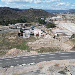 GROBNIK, ČAVLE, SOBOLI- građevinsko zemljište 10000m2 u komercijalnoj zoni za halu- poslovni prostor (namjena: trgovačka, zanat...
