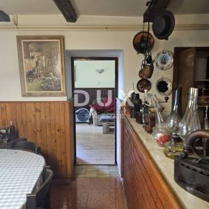 GROBNIK, PODHUM - poslovni prostor za ugostiteljsku djelatnost, 150m2
