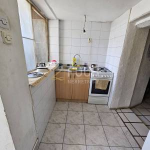 Hreljin, dvojna kuća 193.82m2, 3 stana, garaža i okućnica