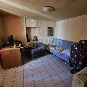 Hreljin, dvojna kuća 193.82m2, 3 stana, garaža i okućnica