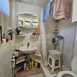 Hreljin, dvojna kuća 193.82m2, 3 stana, garaža i okućnica