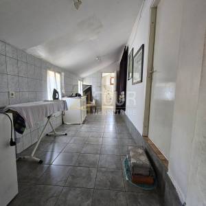 Hreljin, dvojna kuća 193.82m2, 3 stana, garaža i okućnica