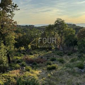 Hreljin, građevinsko zemljište 753m2