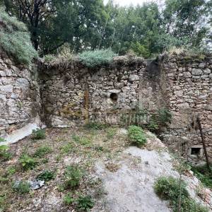 Hreljin, ruševina s okućnicom od 1.617m2
