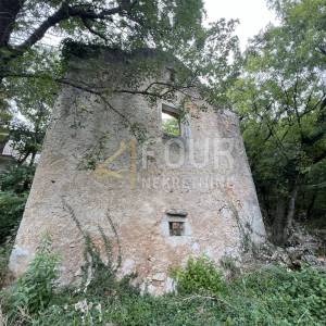 Hreljin, ruševina s okućnicom od 1.617m2
