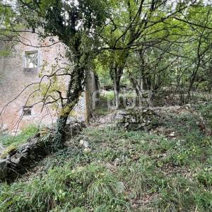 Hreljin, ruševina s okućnicom od 1.617m2