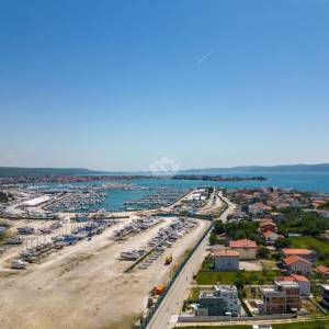 Hrvatska, Zadar, Luksuzna vila u Bibinju s pogledom na more – novogradnja na 3 etaže, whirlpool, bazen sa slanom vodom i krovna...
