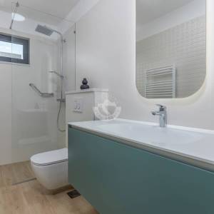 Hrvatska, Zadar, Luksuzna vila u Bibinju s pogledom na more – novogradnja na 3 etaže, whirlpool, bazen sa slanom vodom i krovna...