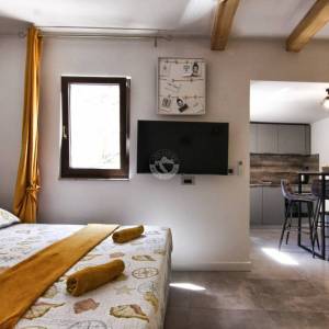 Hrvatska, Zadar, Turanj – Nekretnina s 2 apartmana za odmor u Dalmaciji, 200 m od plaže