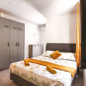 Hrvatska, Zadar, Turanj – Nekretnina s 2 apartmana za odmor u Dalmaciji, 200 m od plaže