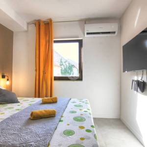 Hrvatska, Zadar, Turanj – Nekretnina s 2 apartmana za odmor u Dalmaciji, 200 m od plaže