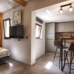 Hrvatska, Zadar, Turanj – Nekretnina s 2 apartmana za odmor u Dalmaciji, 200 m od plaže
