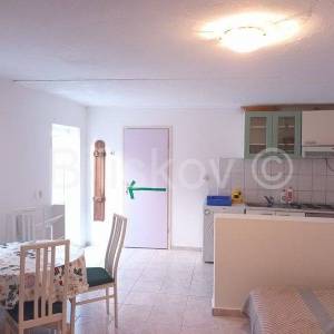 Hvar, stan 43 m2 + veranda 14 m2 (studio apartman)