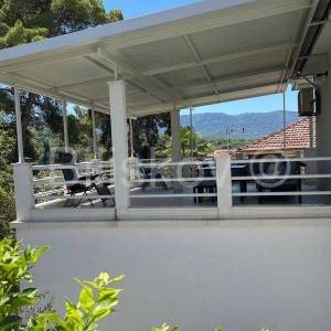 Hvar, Vrboska, kuća sa 3 stambene jedinice, 3 red od mora, bazen