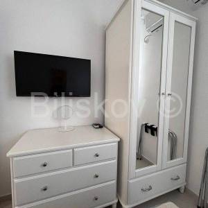 Hvar, Vrboska, kuća sa 3 stambene jedinice, 3 red od mora, bazen